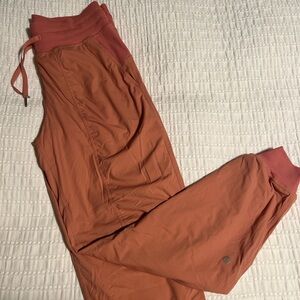 Lululemon dance studio jogger